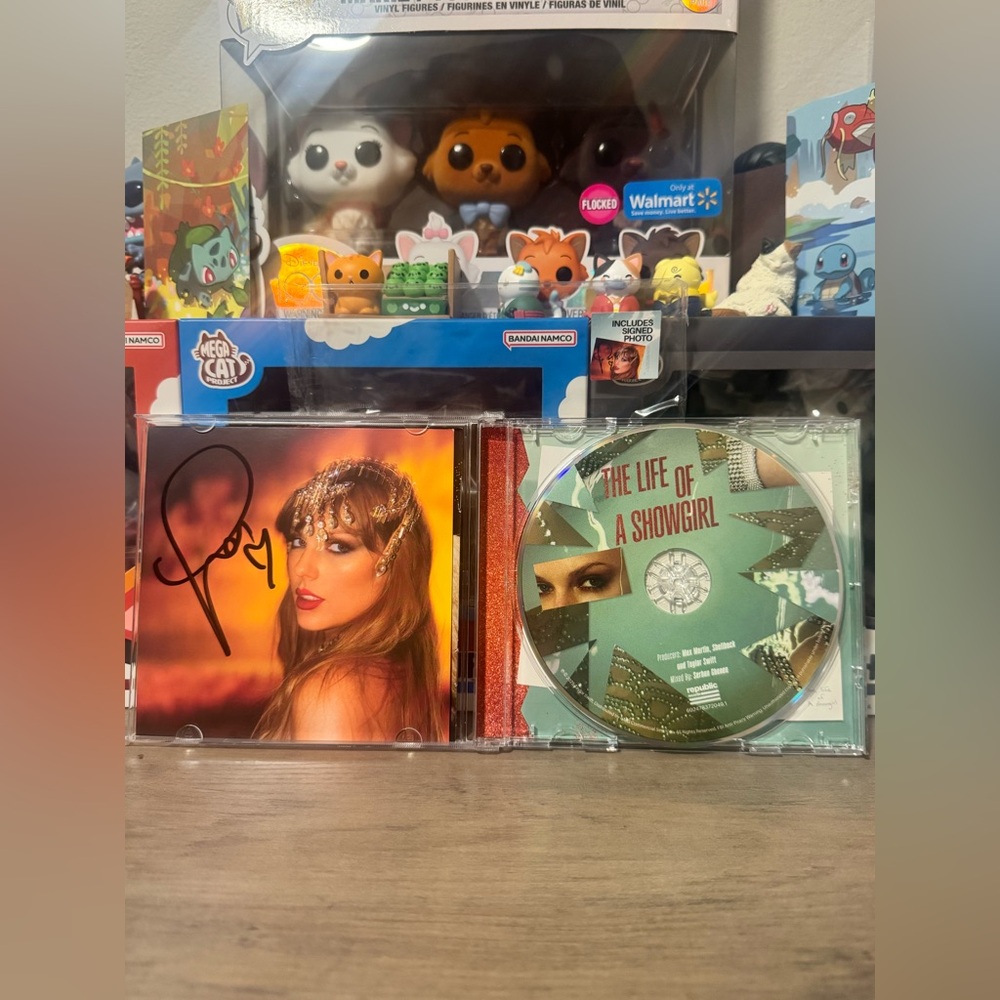 Taylor Swift The Life of a Show Girl 1 Signed Heart CD